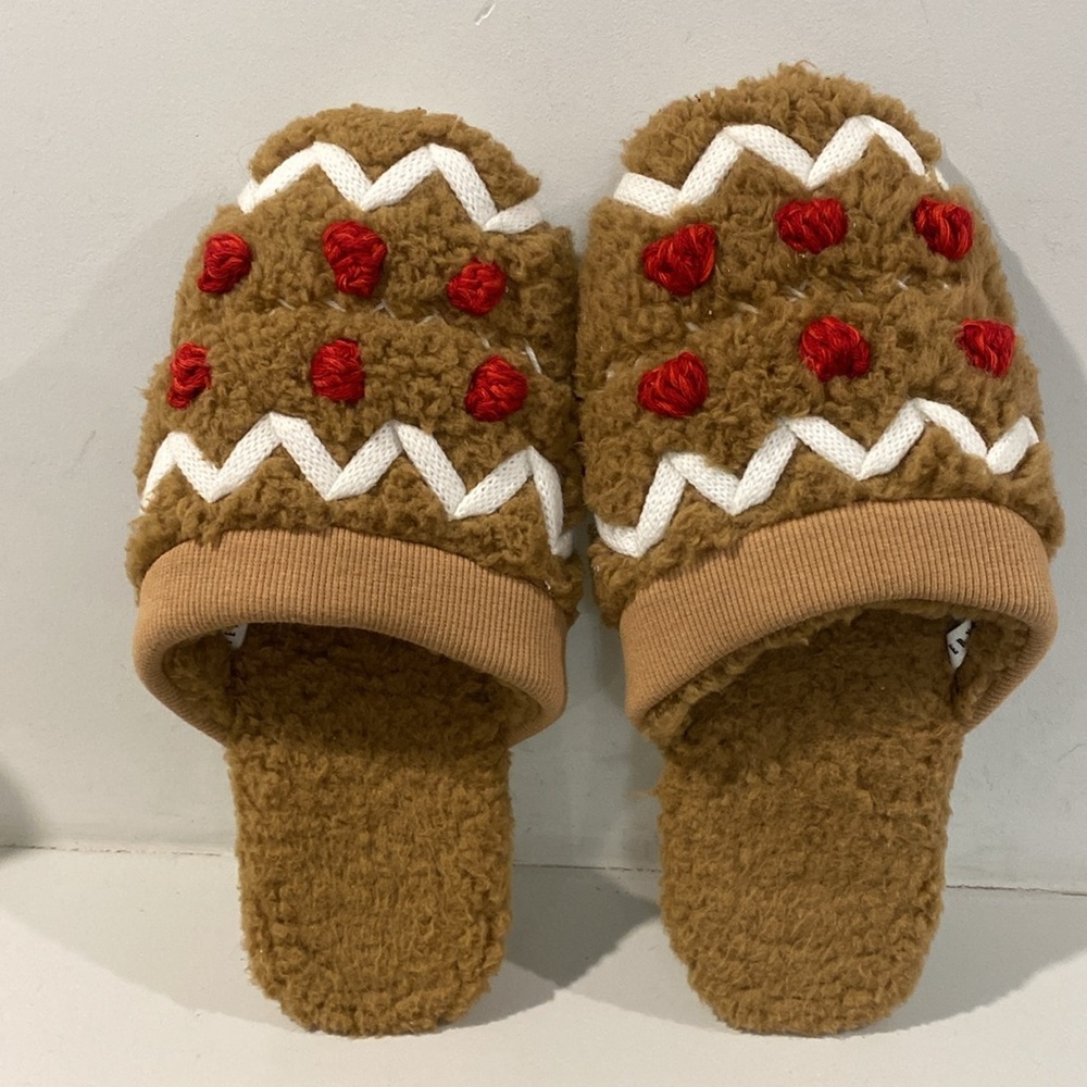 Pottery Barn Gingerbread Plush Slippers Cozy Holiday House Shoes Medium - Picture 2 of 12